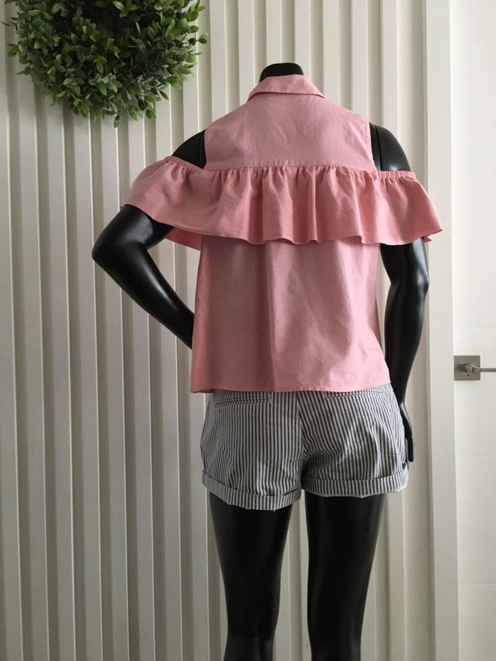 Pink Cold Shoulder Ruffle Top – Size M – Cotton - Picture 3 of 4